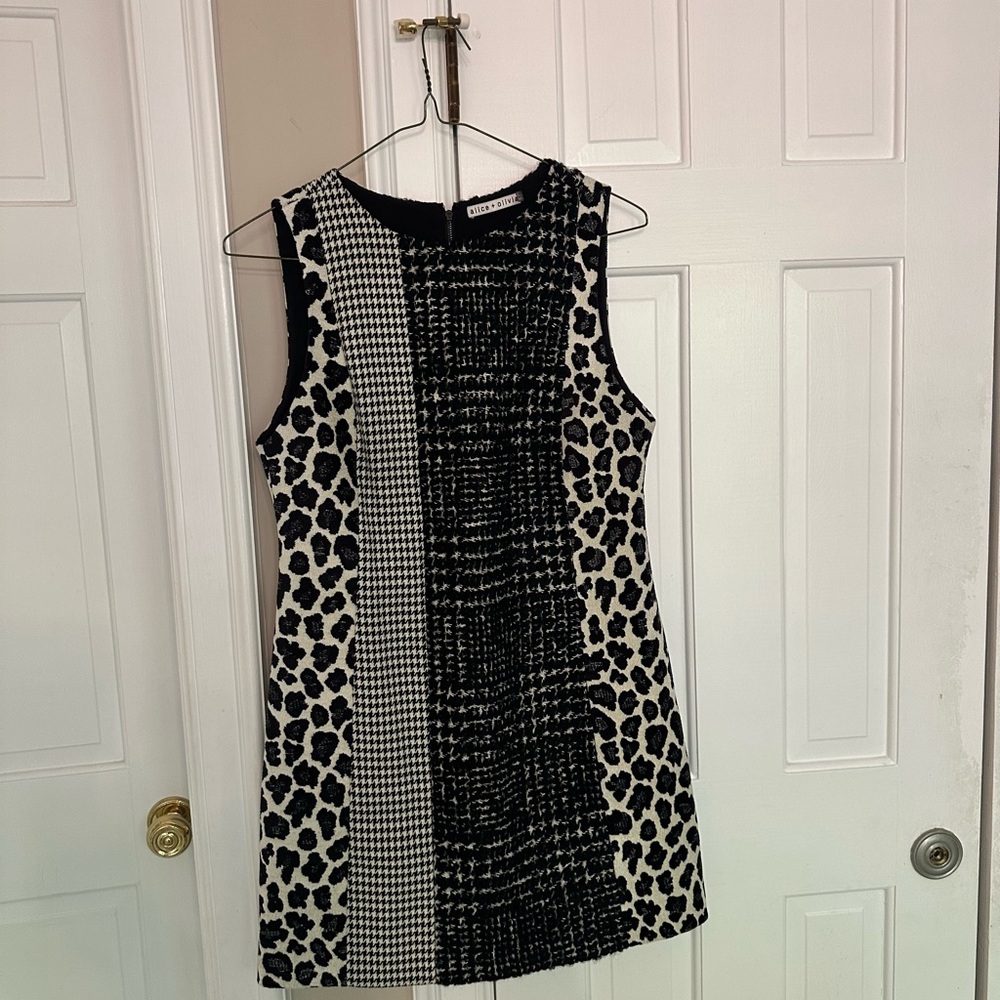 Black & White Patterned Sleeveless Shift Dress